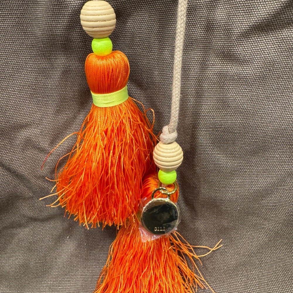 G.I.L.I. Large Tote Olive Green with Orange Tassels - Picture 3 of 10